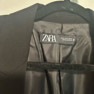 Zara Men's Elegant Black Blazer
